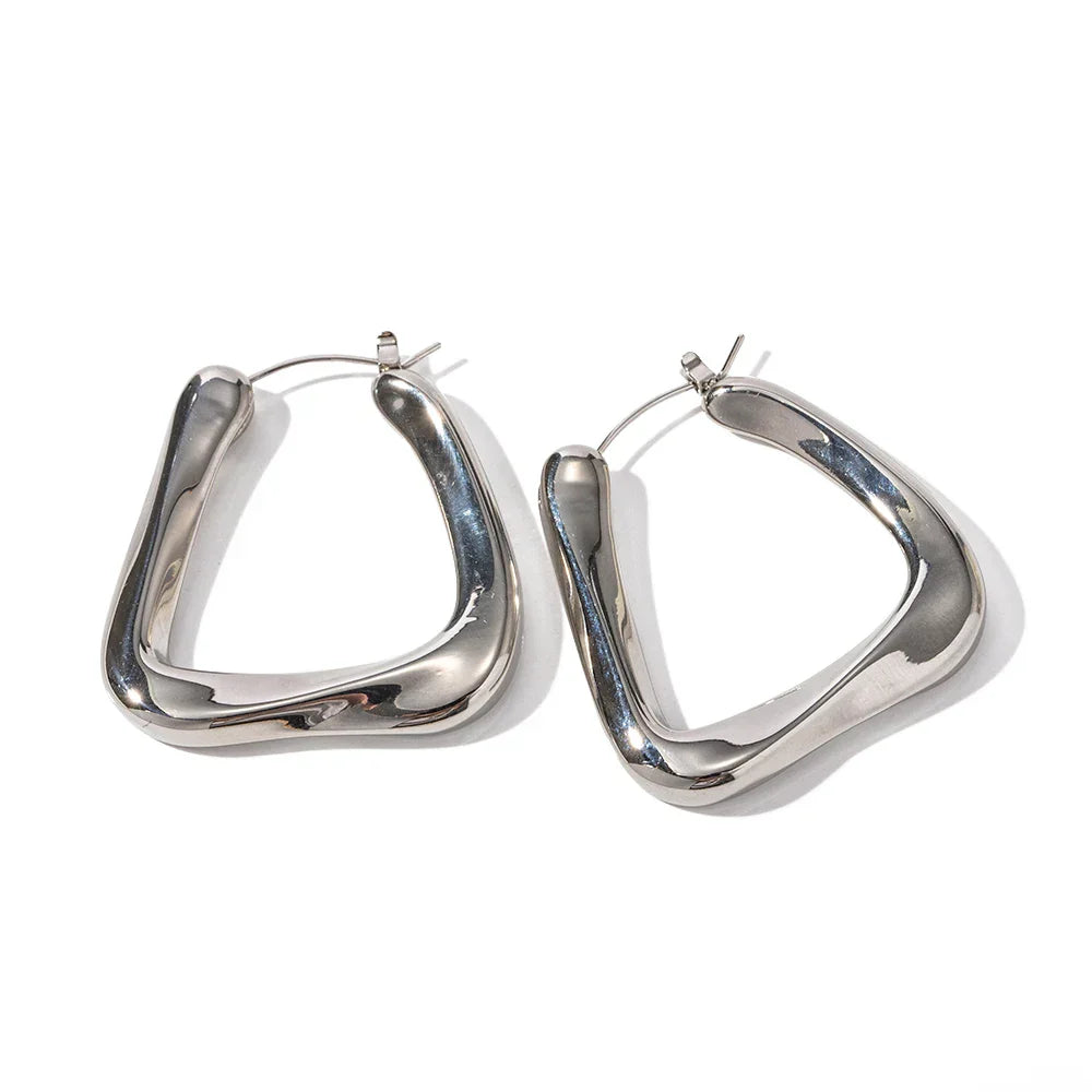 Aro Torcido Triangular Giorgia Earring (18K Gold Plated)