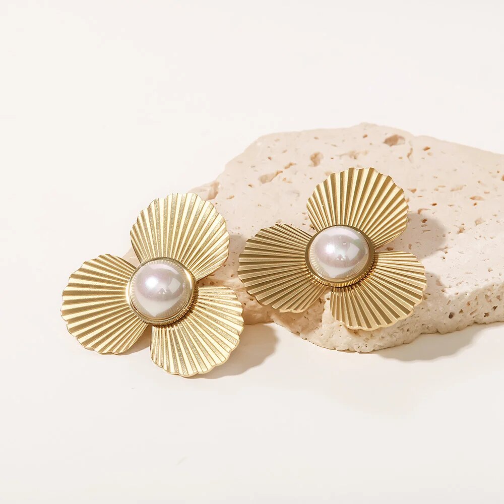 Flower of Pearl Earring (18K Gold Plated)