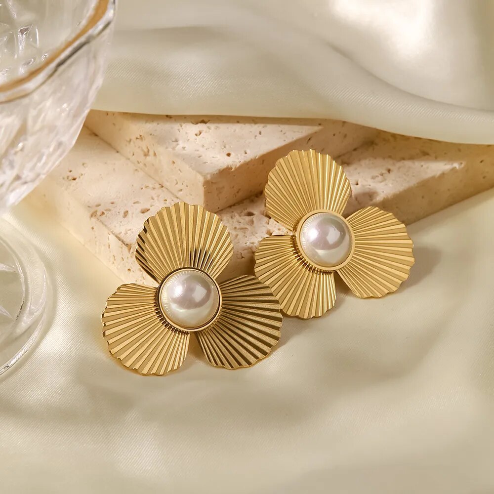 Flower of Pearl Earring (18K Gold Plated)
