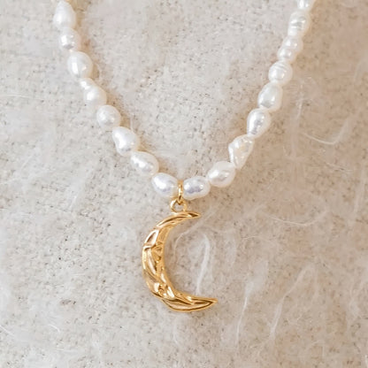 Pearls Reales with Pendant of Luna Necklace (18K Gold Plated)