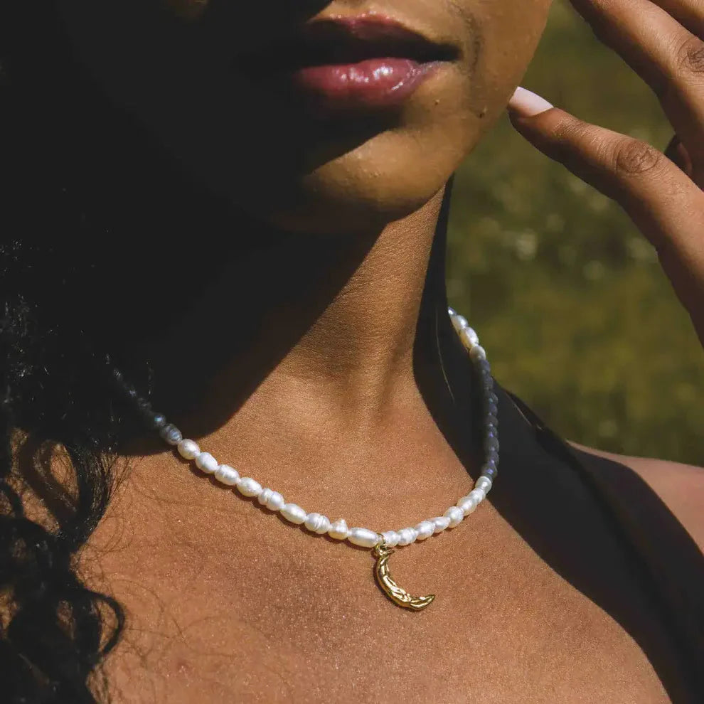 Pearls Reales with Pendant of Luna Necklace (18K Gold Plated)