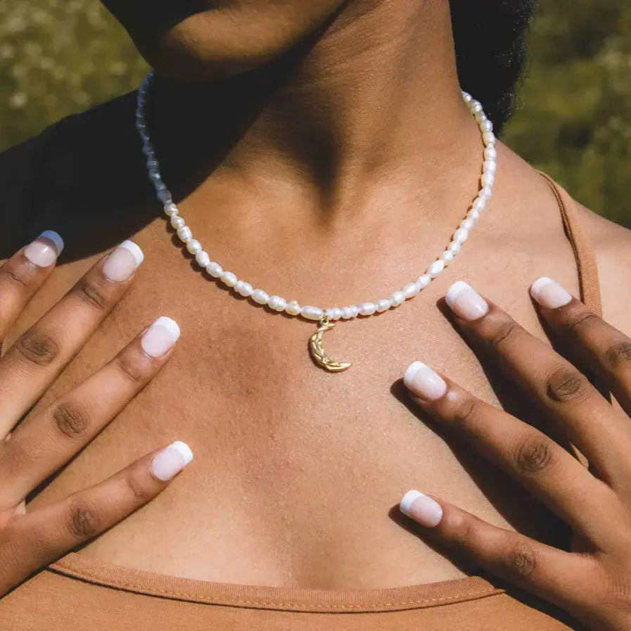 Pearls Reales with Pendant of Luna Necklace (18K Gold Plated)