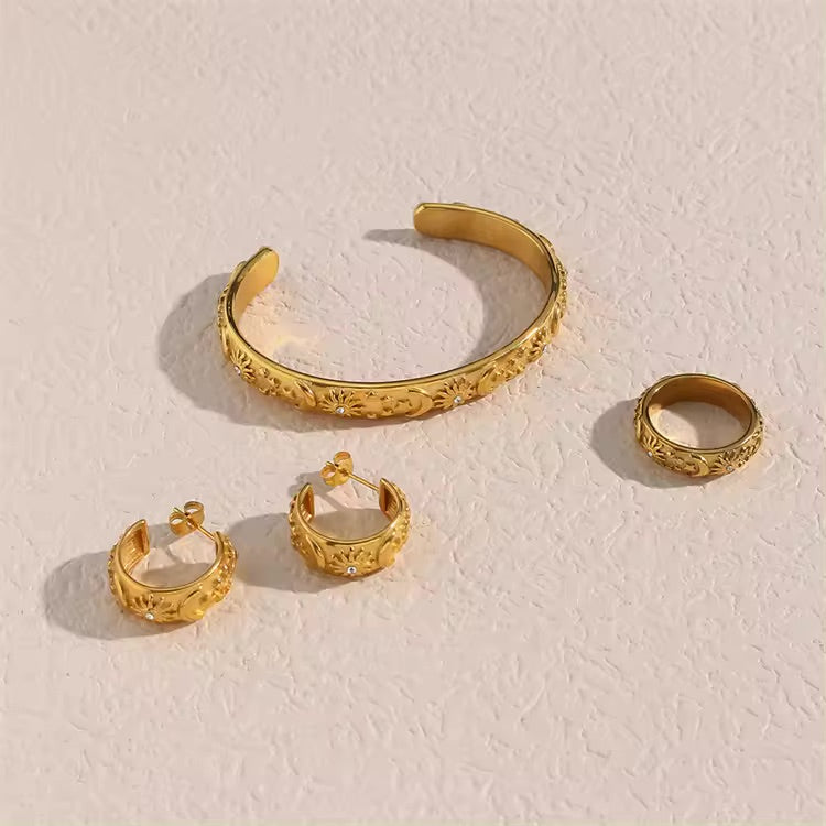 Set Celeste: Brazalete + Earring + Ring (18K Gold Plated)