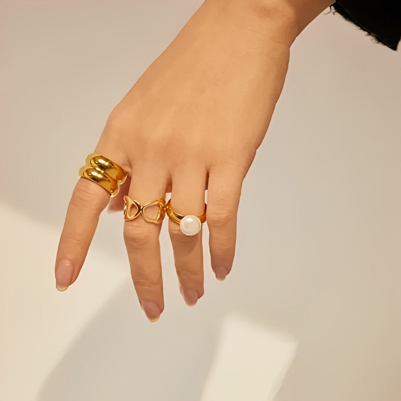 Emma Pearl Minimalist Ring (18K Gold Plated)