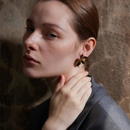 Naturaleza with Formato of Leaf Earring (Gold Plated)