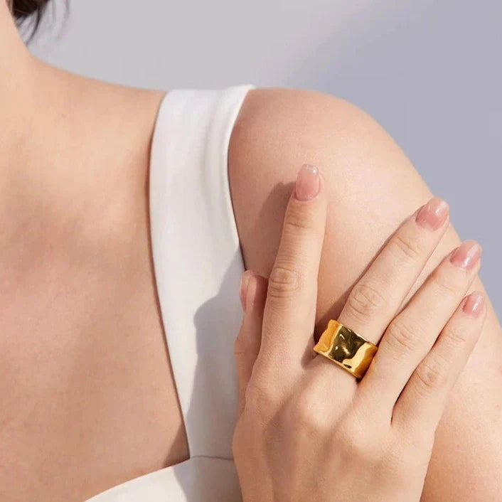 Sicilia Hammered Texture Adjustable Ring (18K Gold Plated)