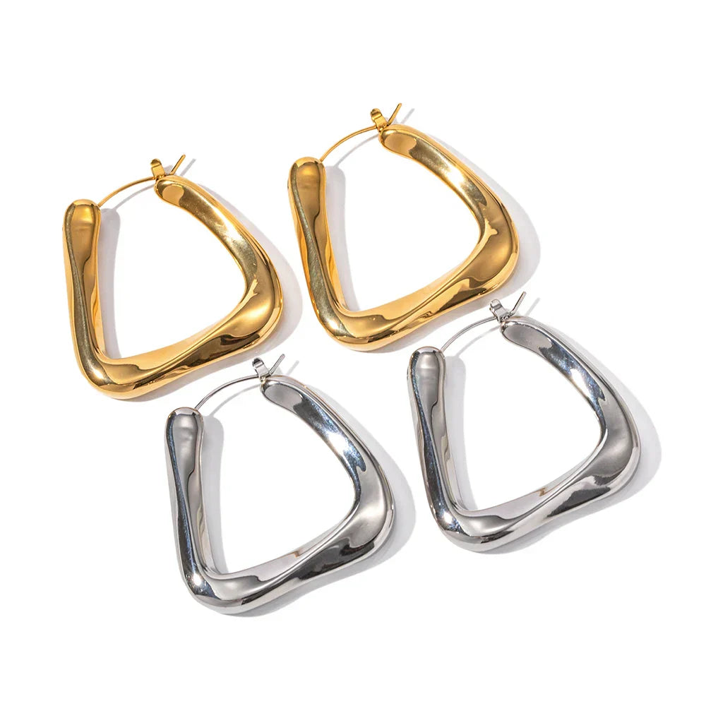 Aro Torcido Triangular Giorgia Earring (18K Gold Plated)