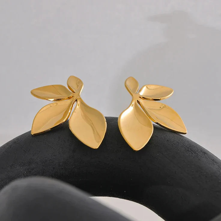 Naturaleza with Formato of Leaf Earring (Gold Plated)