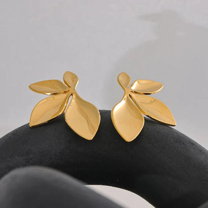 Naturaleza with Formato of Leaf Earring (Gold Plated)