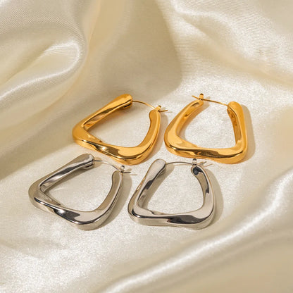 Aro Torcido Triangular Giorgia Earring (18K Gold Plated)