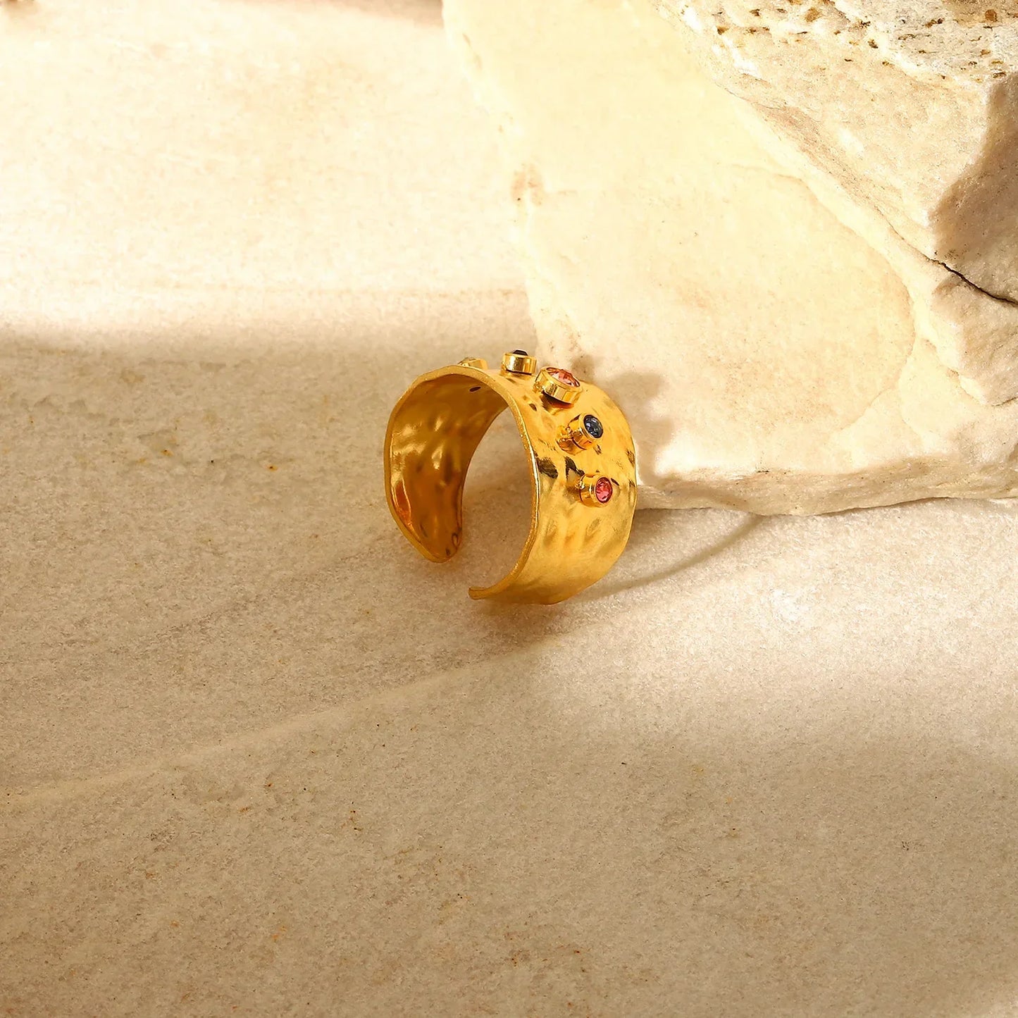 Queen Hammered Texture Ring (18K Gold Plated)