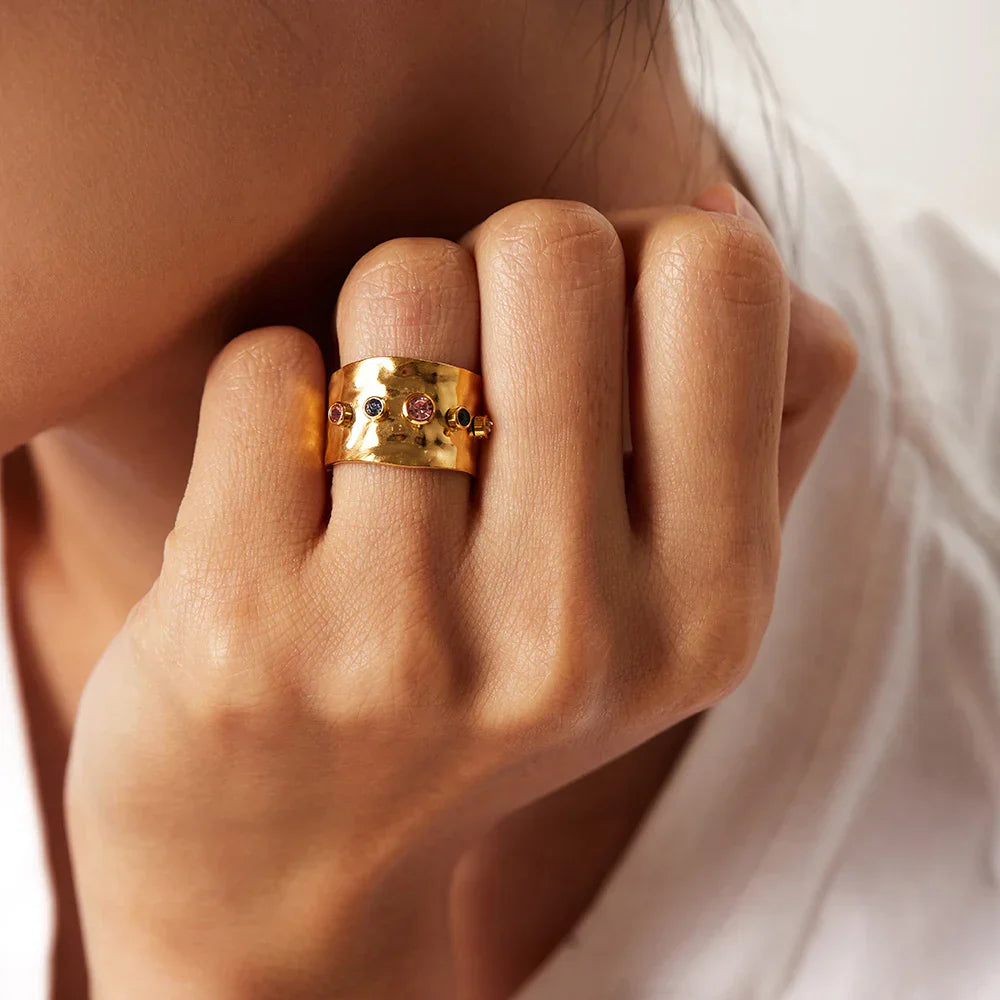 Queen Hammered Texture Ring (18K Gold Plated)