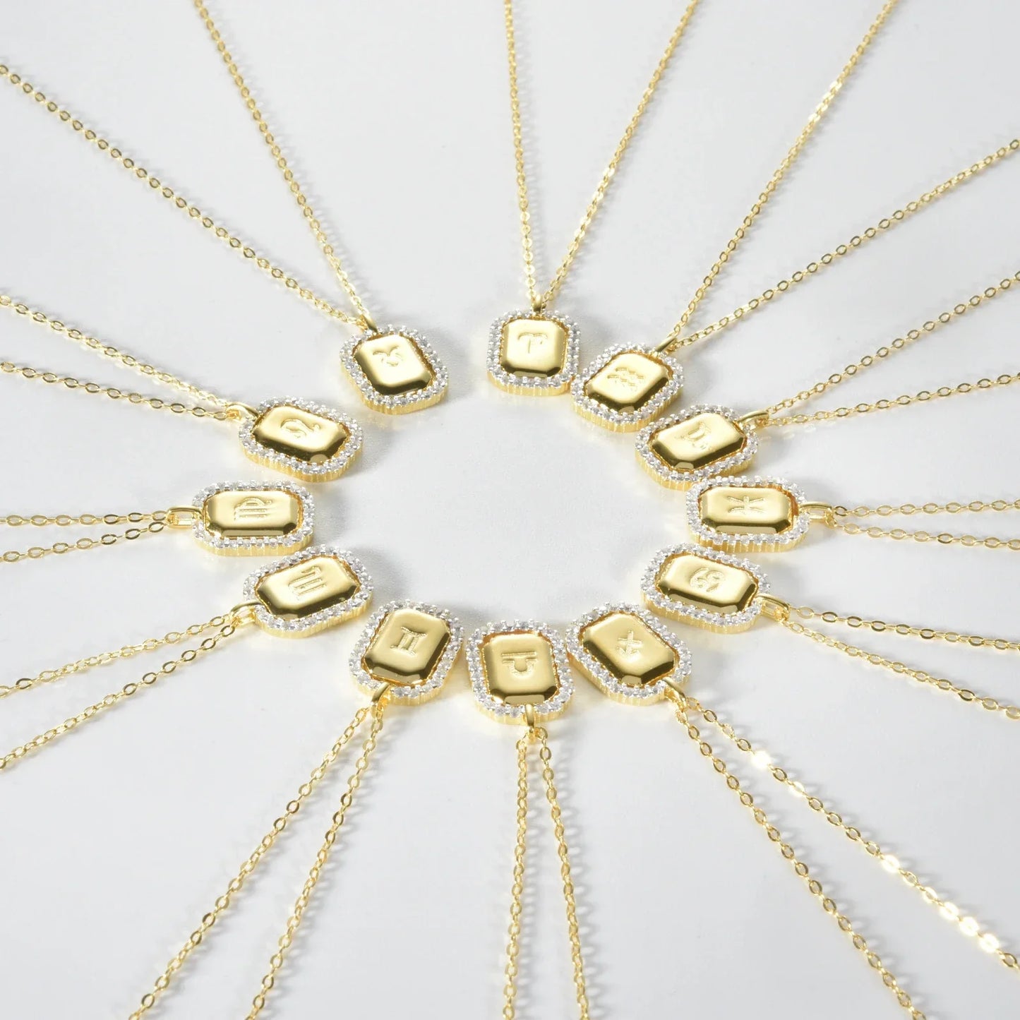 12 Signos del Zodíaco Zirconia Necklace (18K Gold Plated)