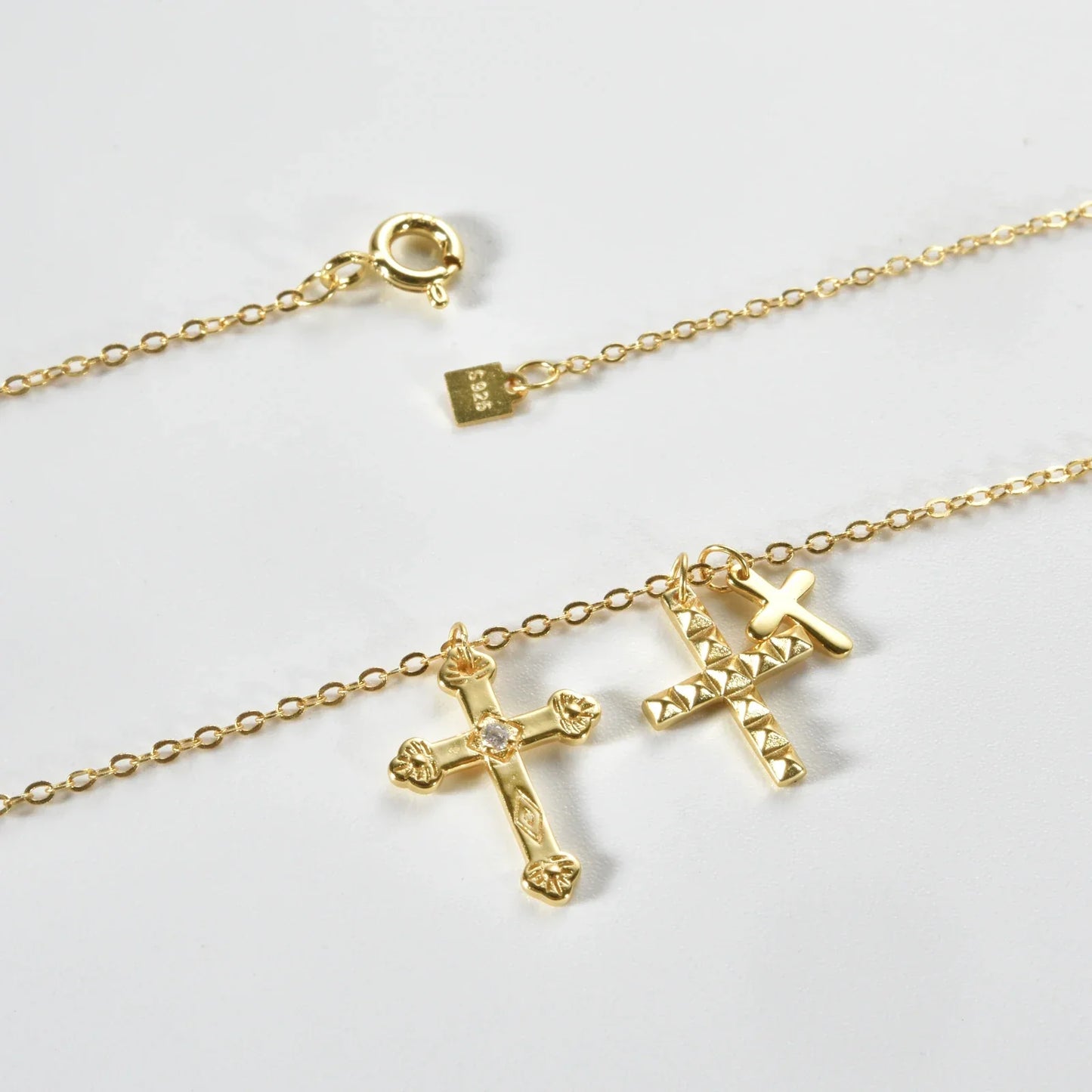 Cross Triple Circonias Necklace (18K Gold Plated)