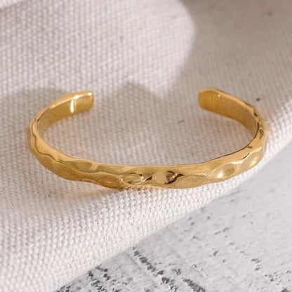 Brazalete Torino Hammered Texture (18K Gold Plated)