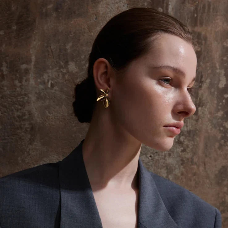 Naturaleza with Formato of Leaf Earring (Gold Plated)