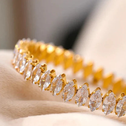 Brazalete Vicenza Coroa of Zircônia Marquise (18K Gold Plated)