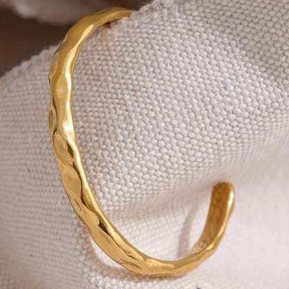 Brazalete Torino Hammered Texture (18K Gold Plated)
