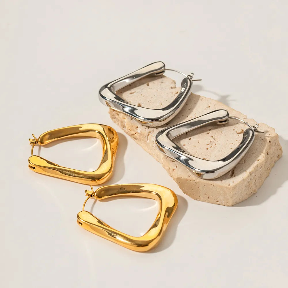 Aro Torcido Triangular Giorgia Earring (18K Gold Plated)