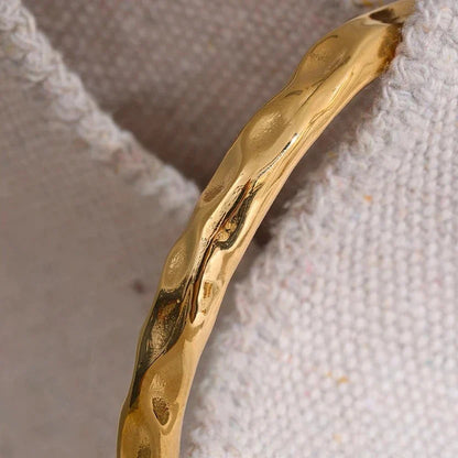 Brazalete Torino Hammered Texture (18K Gold Plated)