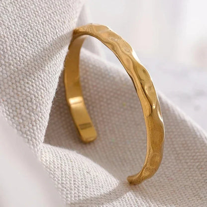 Brazalete Torino Hammered Texture (18K Gold Plated)