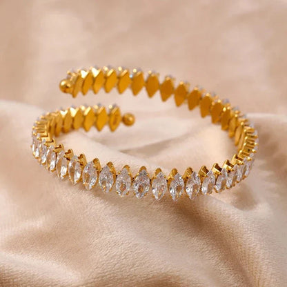Brazalete Vicenza Coroa of Zircônia Marquise (18K Gold Plated)