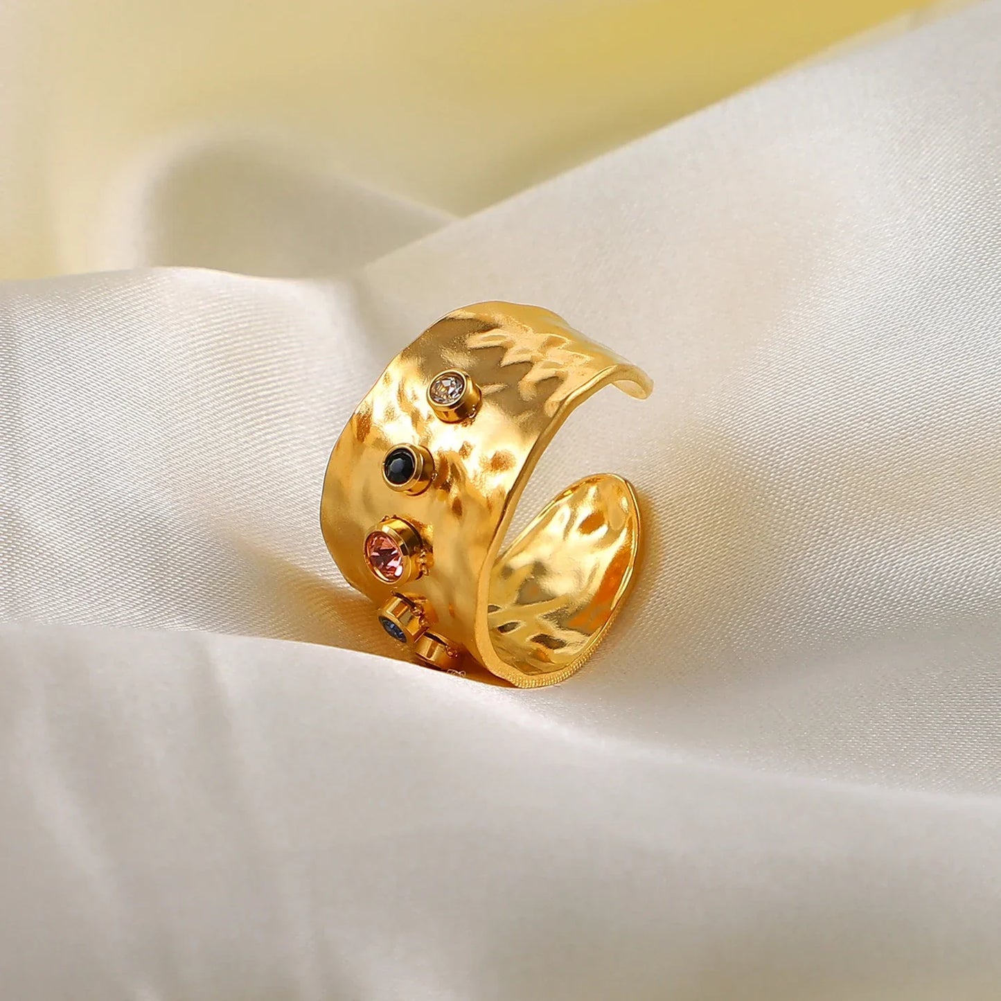 Queen Hammered Texture Ring (18K Gold Plated)