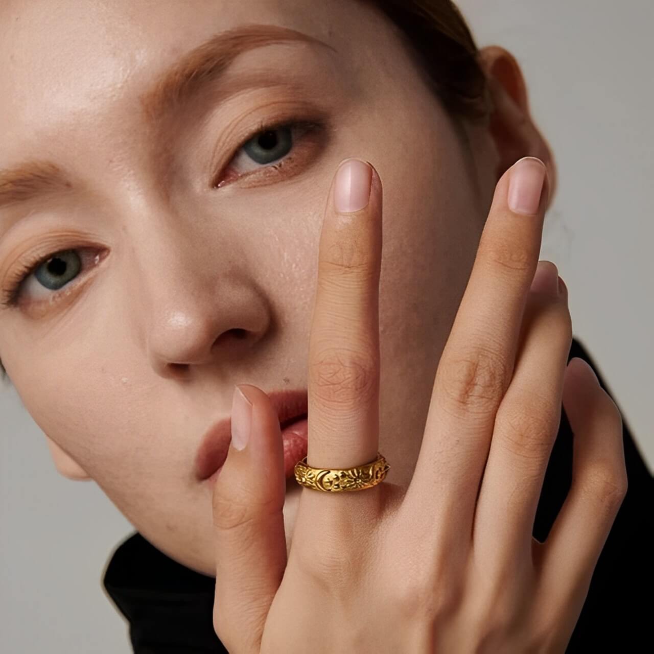 Set Celeste: Brazalete + Earring + Ring (18K Gold Plated)