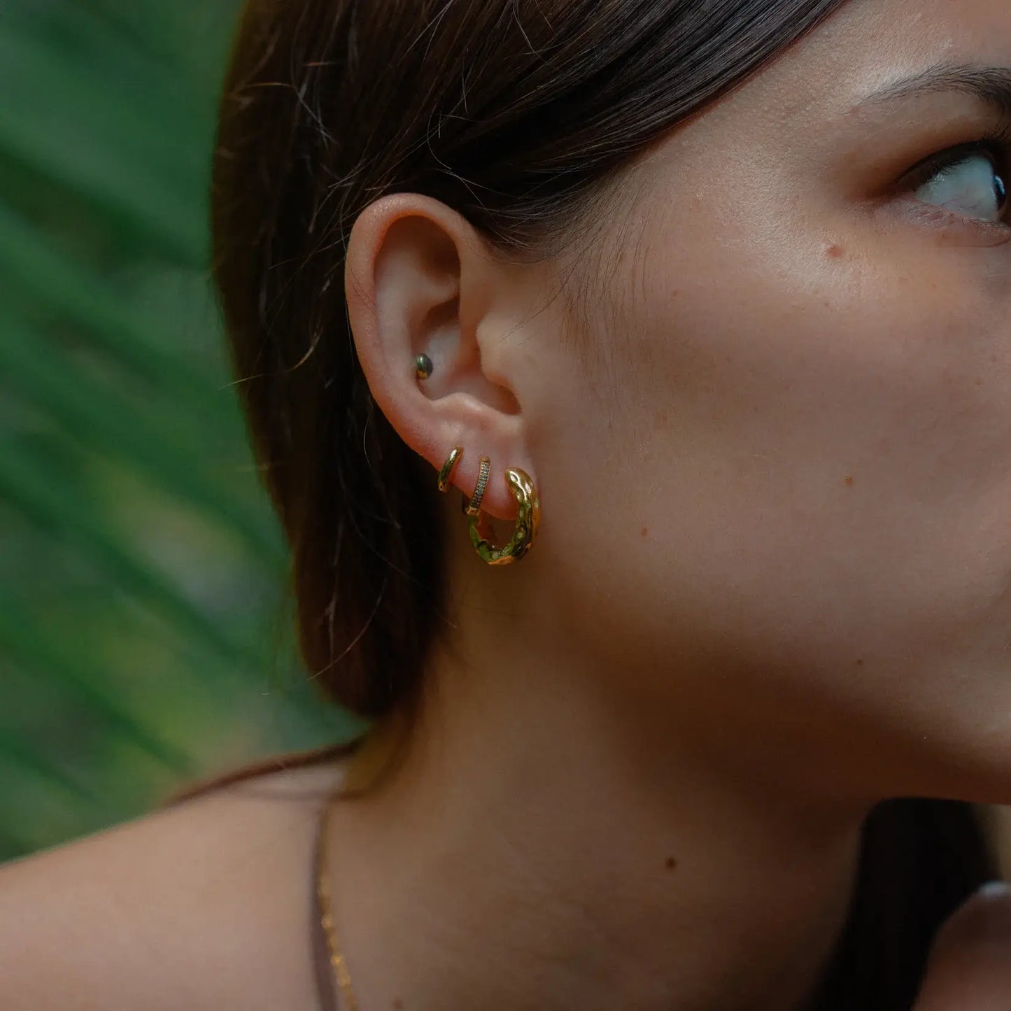 Aro Orgánico Texturizado Earring (Gold Plated)