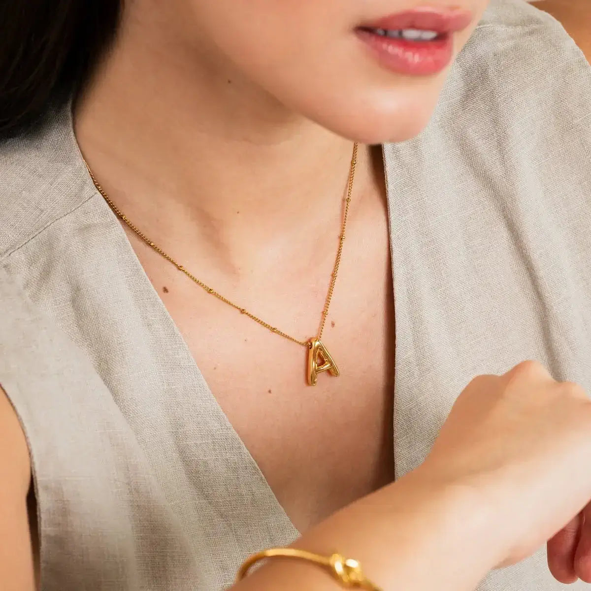 Letra Inicial Bubble Necklace (Gold Plated)